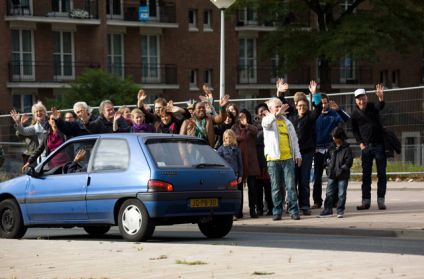 14 10 10 - Zwaaien naar de buurt